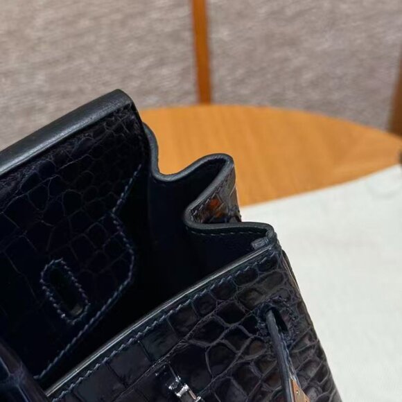 Classic Hermes Bag: A Stylish and Versatile Choice for Elegance - Picture 6 of 6